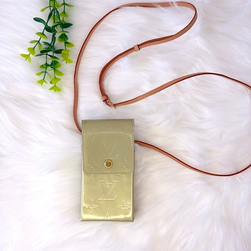 Louis Vuitton Monogram Vernis‎ Walker Pouch w/ Strap